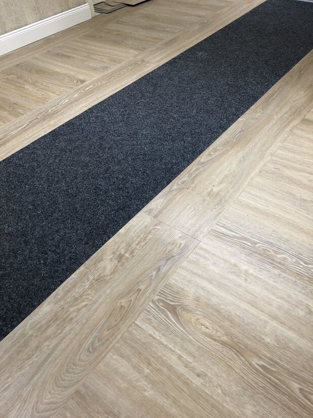 Moderne Designplanken in Wohnraum